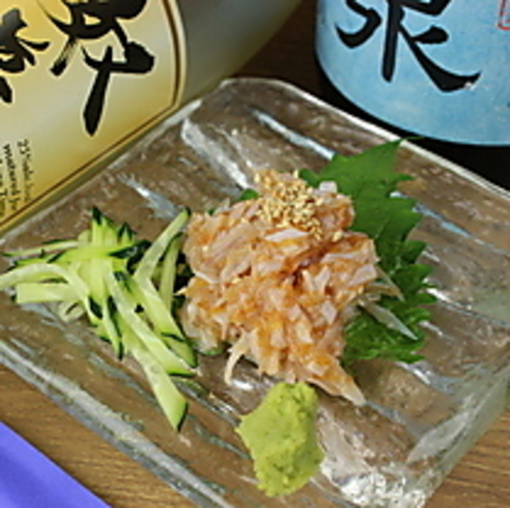 食材は沖縄から直送。新鮮な食材を使った沖縄料理をお酒と一緒にどうぞ。