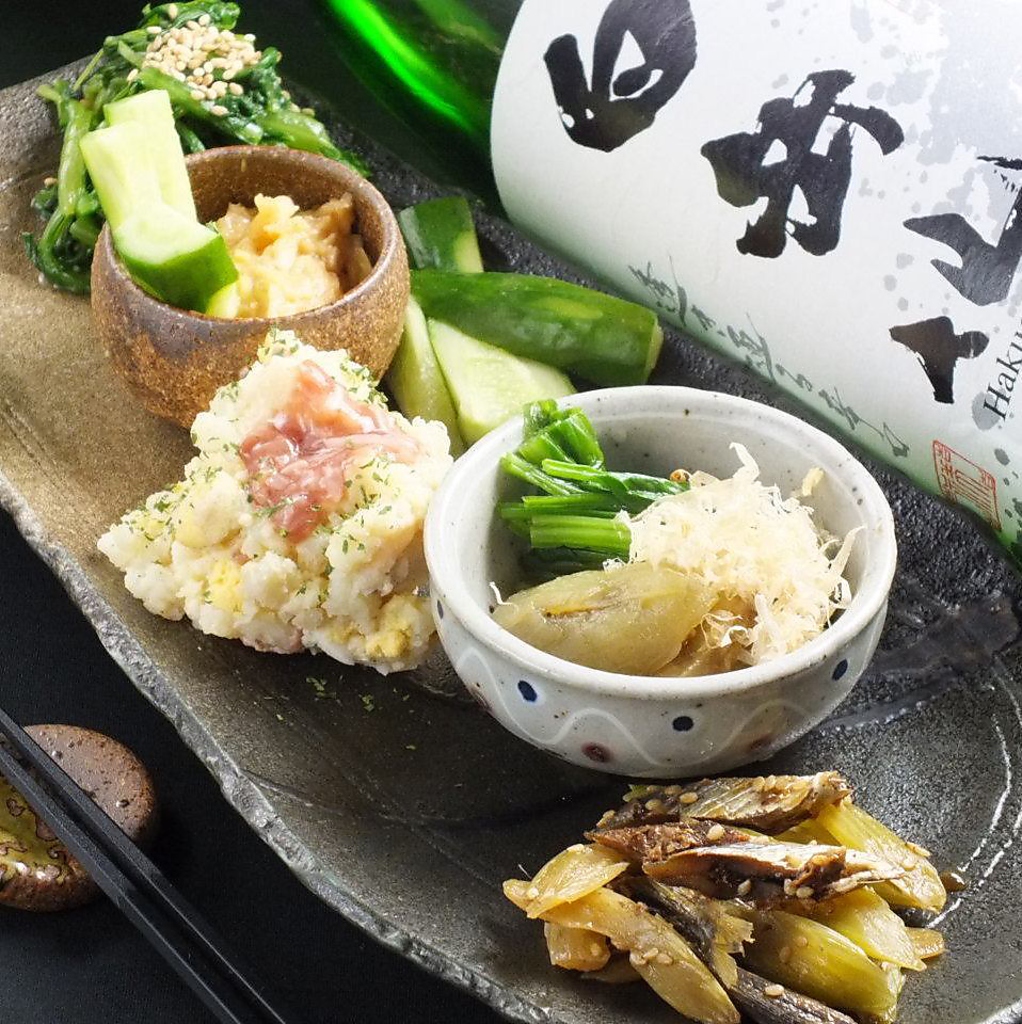 おばんざい盛合せ五種！月替わりのおばんざいもあり、飽きない一品です！