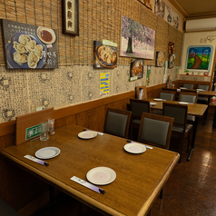 広々テーブルでゆったりお過ごし下さい。