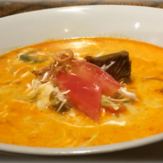 ラム肉と野菜を煮込んだカレースープ、御飯付き