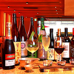 ソムリエが厳選したワインをはじめ全国の地酒やクラフトビール等、料理に合った1杯をご提供します！