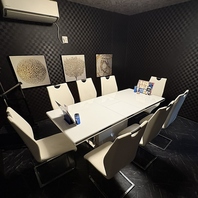 立ち座りが快適なテーブル個室をご用意しております♪