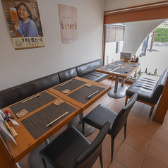 団体様のご利用も大歓迎です！当店では、16名様から最大24名様までの貸切が可能で、プライベート感あふれる空間でゆったりとお楽しみいただけます。