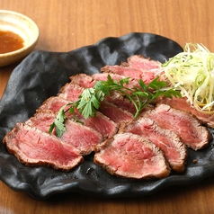 優秀味覚賞受賞の大麦牛タタキの写真