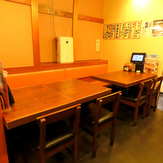 靴を脱ぐのはちょっと。。。というお客様にテーブル席もご用意！