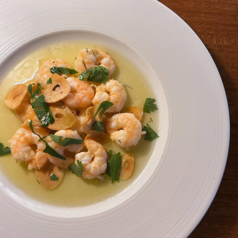 塩漬けエビのガーリックソテー