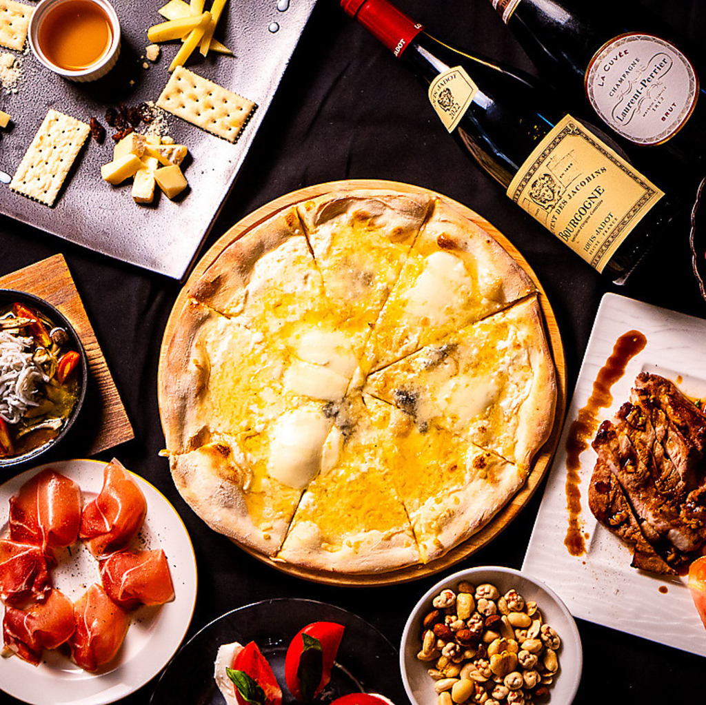 焼きたてのサクサク生地に、とろけるチーズのコンビネーションを堪能してください。