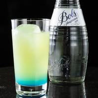 カクテルシーンを彩るアレンジと演出