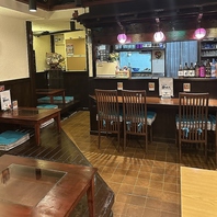 シーンに合わせて選べる快適な店内
