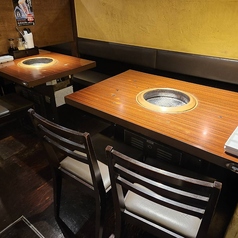 4名までお座りいただけるテーブル席をご用意!【大森・忘年会・新年会・女子会・誕生会・記念日・合コン・宴会・飲み会・居酒屋・二次会・食べ放題・焼肉・会社宴会・家族・学生コンパ・サークル飲み・オフ会・打ち上げ】