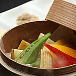 素材の旨味を引き出した『せいろで温バーニャカウダー』野菜は直送で仕入れた箱根西麓野菜を使用。