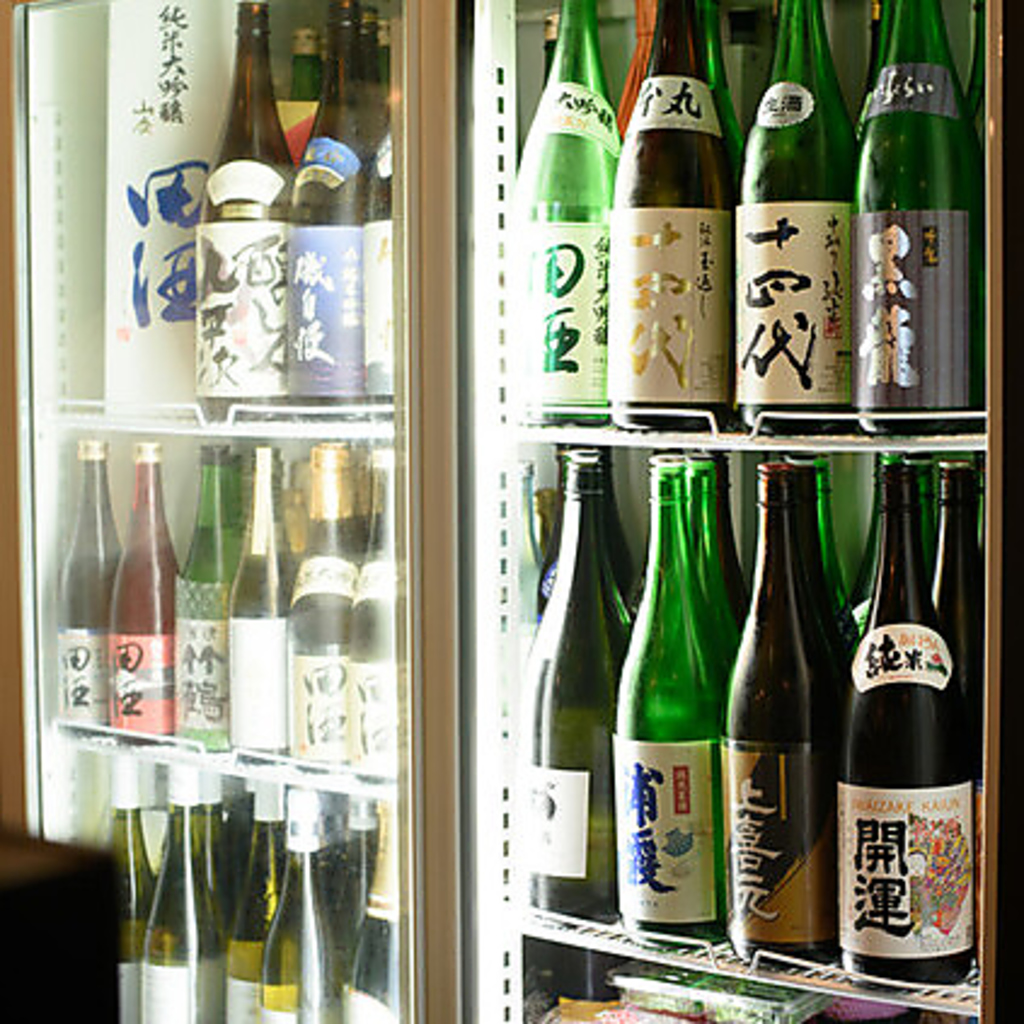 地酒・焼酎は様々な銘柄を取り揃えております。他にもビールやハイボール、果実酒など種類豊富。