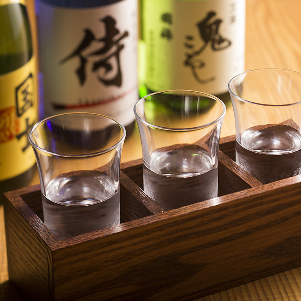 種類豊富な地酒や焼酎をはじめ、今話題のクラフトビールやウィスキーも人気です。ワインやカクテル有