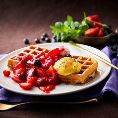 バターミルクアメリカンワッフルベリーキャラメルカスタード