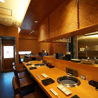 天然一枚板を使用したぬくもりある空間
