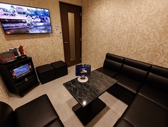 最新カラオケ３室完備。お食事をされた方限定で利用可能(別途料金)。移動なしでそのまま２次会として楽しめます。