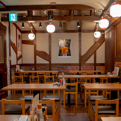 大船駅徒歩1分。博多名物の「野菜巻き串」と「博多ひとくち餃子」が楽しめる九州居酒屋です。ご家族やグループでのご利用に最適な6名様用テーブル席。各種お集まりやお食事会にもおすすめのお席です。