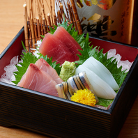 お通しがお刺身4種盛り合わせをご提供。