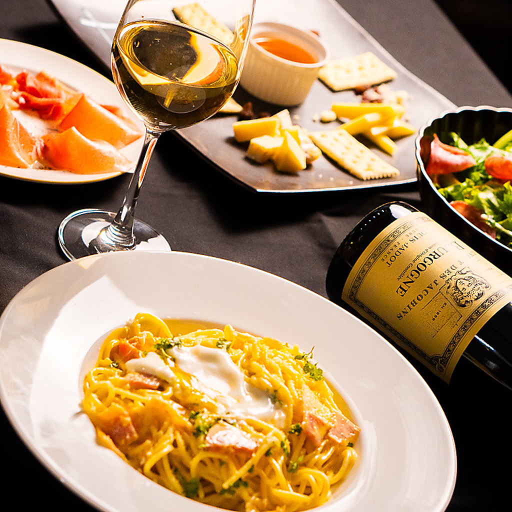 焼きたてのサクサク生地に、とろけるチーズのコンビネーションを堪能してください。