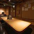 店内は、木の温もりを感じる温かい空間。天然木の優しい風合いが心地よく、和の趣を感じるお席となっております。日常を忘れ、お話やお食事ををお楽しみください。個室やロスト席もは女子会や合コンにも人気！掘りごたつは最大80名様！ご予約はお早めにお問い合わせください。