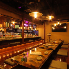 迫力溢れるカウンター席!サク飲みにどうぞ!