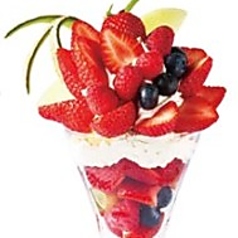 フルーツミックスベリーパフェ