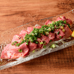 特選牛タン刺し