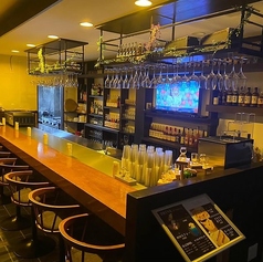 豊富な種類のお酒と本格イタリアンを店主と語らいながら楽しめる贅沢なお席。お1人様も大歓迎!