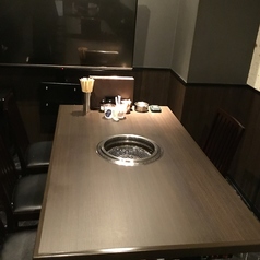 ゆったり６名テーブル席は、各種宴会におすすめ