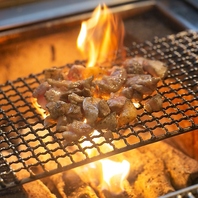 【名古屋コーチンを炭火焼の高温で焼き上げた炭火焼鶏】