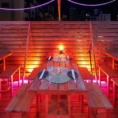 夜景を一望できるテラスで気持ちの良いBBQをご堪能いただけます！詳細は「青空と夜景のBBQビアガーデン 新大久保Terrace」までお気軽にお問い合わせください！