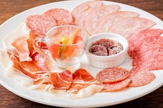 生ハム＆サラミ盛り合わせプラッター