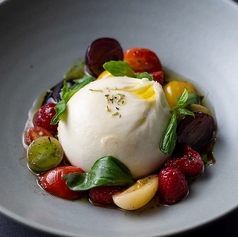 ブッラータ　カプレーゼの写真