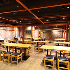 全138席の店内は広々とした空間。ご宴会は最大100名様まで対応可能◎