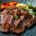 料理メニュー写真&nbsp;牛赤身ステーキシャリアピンソース