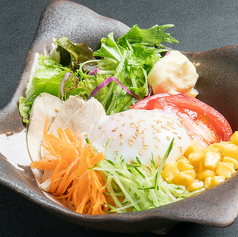北海道名物!温玉ラーメンサラダ