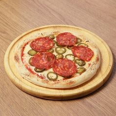 ピカンテサラミとハラペーニョスパイシーピザ