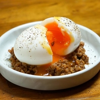 豊富な一品料理は税込190円~