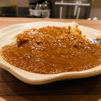 《自家製トマトカレー》常連様にファン多数