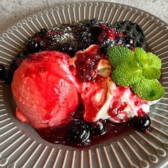 フランボワーズレアチーズワッフル