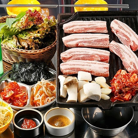 こだわりの韓国料理をご賞味あれ！本場の味をお楽しみください。