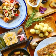 一品料理からコースまで、幅広く楽しめる料理構成