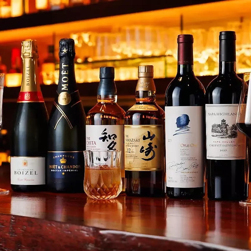 ジャパニーズウイスキーは有名銘柄は勿論、ヴィンテージもご用意！ワイン含め50種類以上の品揃え♪