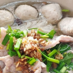 46.豚肉のあっさり米麺スープ