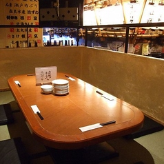 2階のロフト席は人気の秘密基地！店内を見下ろすロフト席は、周りのお客様を気にせずお食事をお楽しみいただけます。目線が高く周囲と程よく距離があるので、特別感たっぷり。秘密基地のような非日常空間で乾杯を！とても人気のお席なのでお早めにご予約ください！