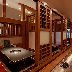 6名様までご利用いただける掘りごたつの個室もございます。