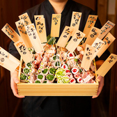 当店名物！新鮮野菜と上質なお肉を使用した野菜串巻き！職人によって一本一本丁寧に焼かれた野菜串巻きは、野菜が持つ歯ごたえとみずみずしさのバランスと、お肉の旨味を堪能できる当店の名物です！
