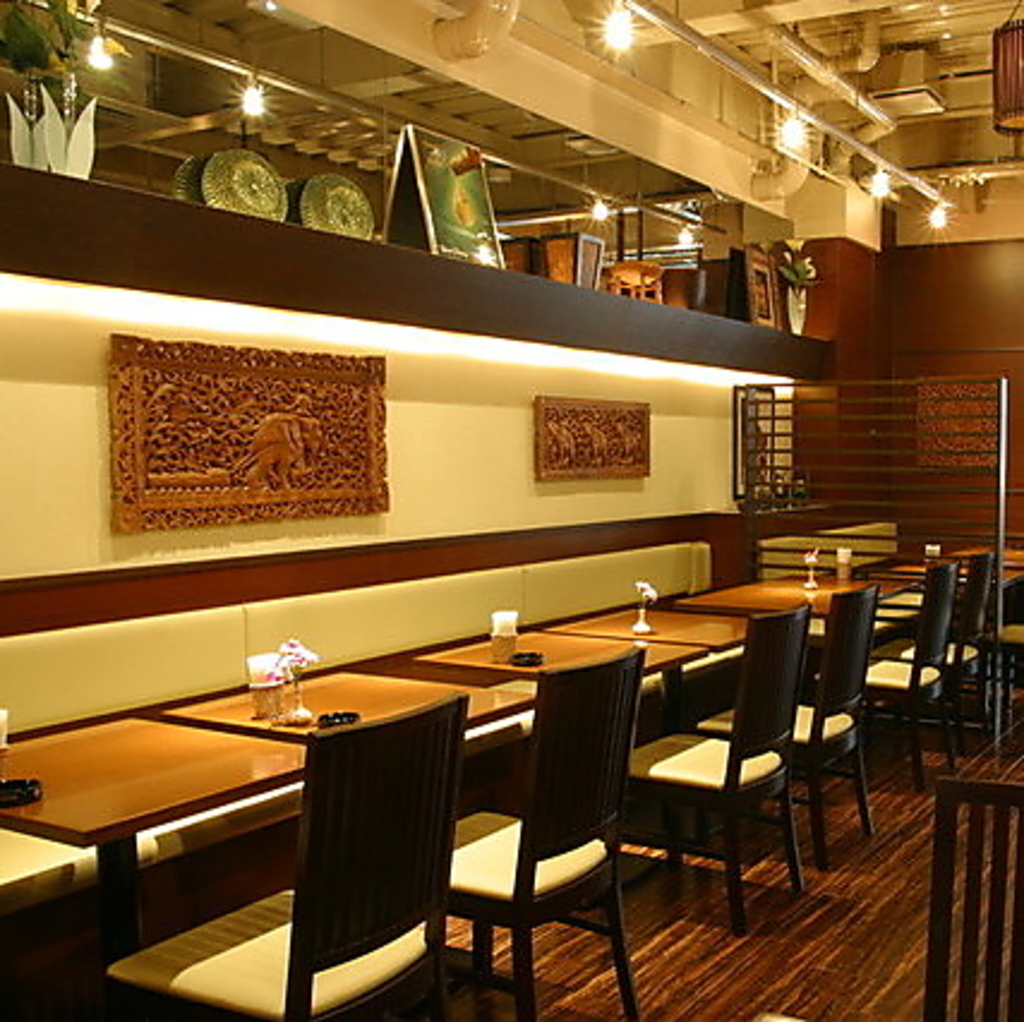 広々とした店内で、美味しい料理と共に、ゆったりとしたひとときをお楽しみください。