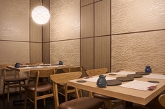 ４名掛けテーブル2席あり