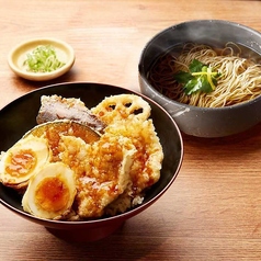 親子天丼とそばのセット（鶏天ぷら・半熟卵天ぷら・野菜３種）